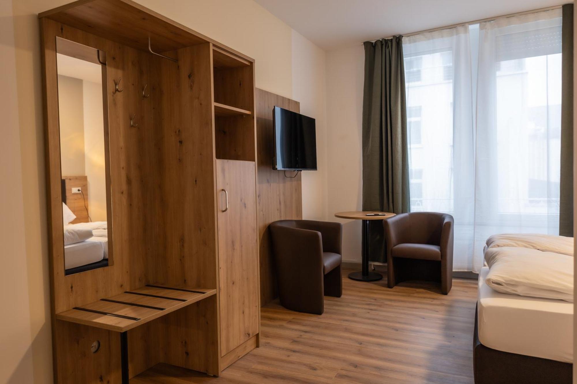 Hln Apartments Am Bahnhof Saarbruecken Ngoại thất bức ảnh