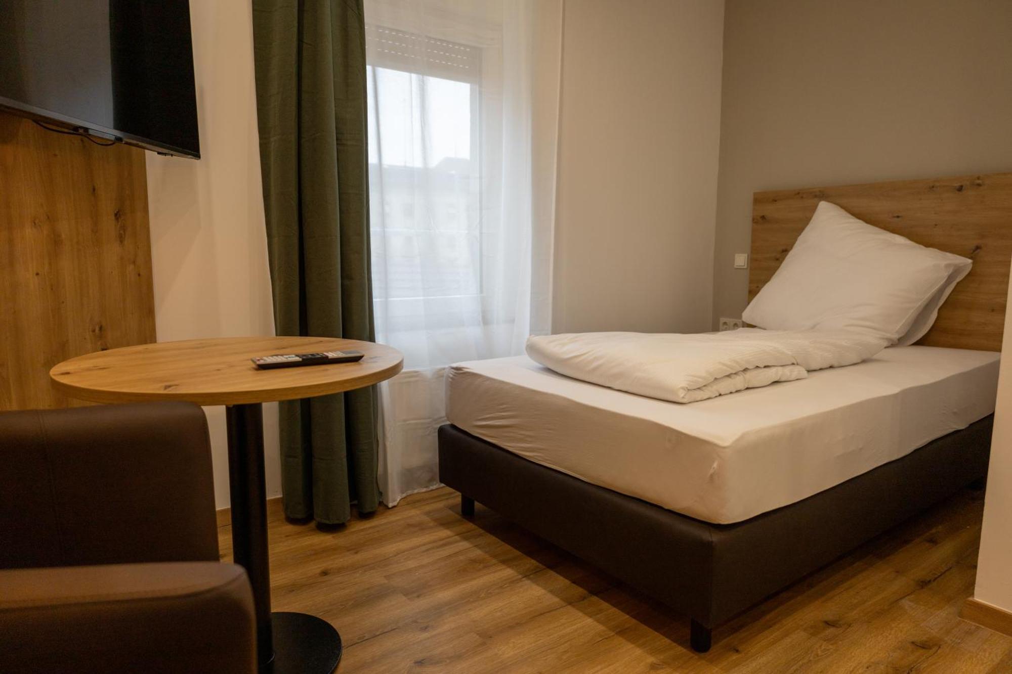 Hln Apartments Am Bahnhof Saarbruecken Ngoại thất bức ảnh